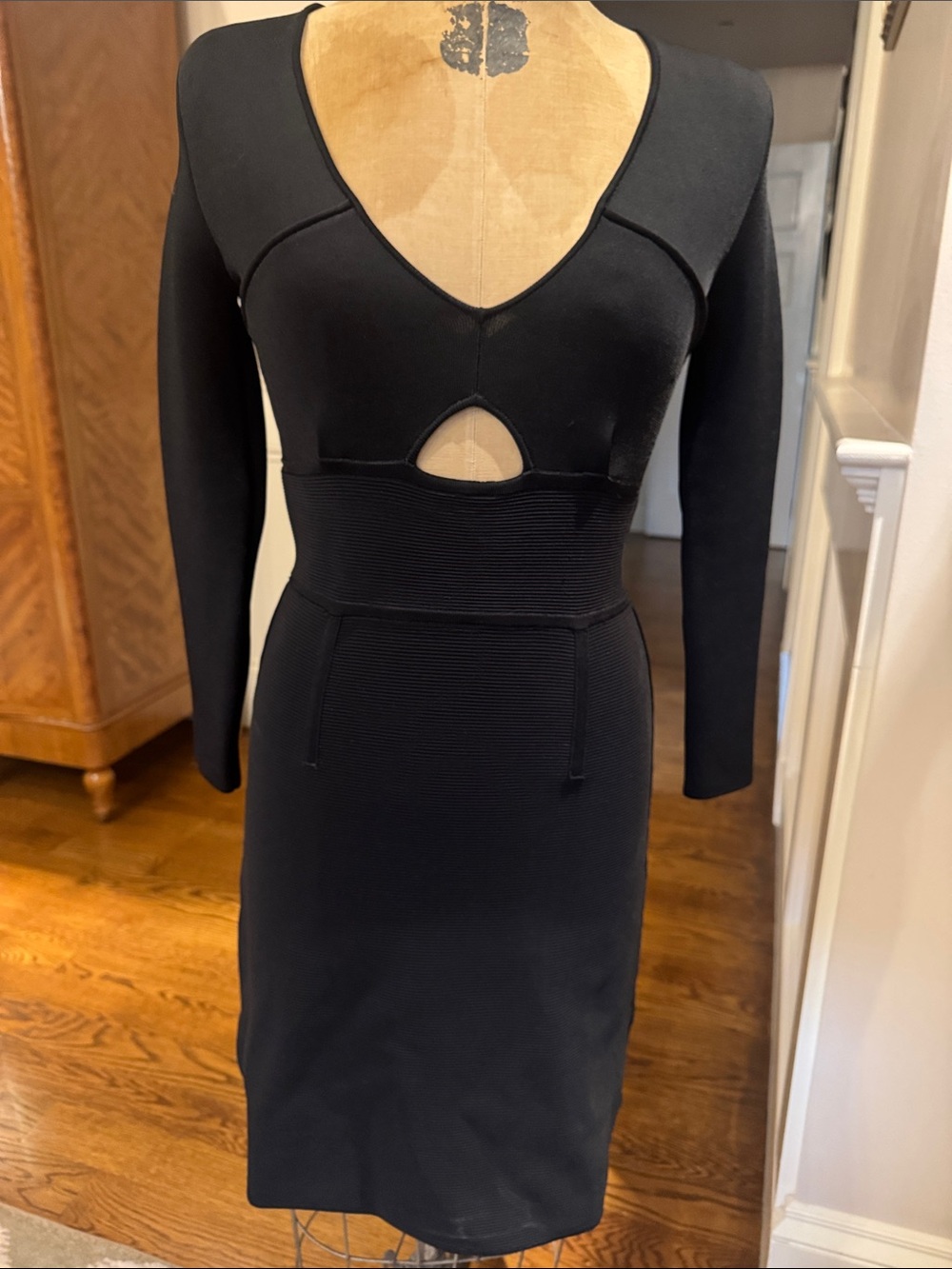 ISSA Justine black keyhole flared dress small NWT